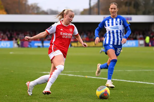 Beth Mead of Arsenal controls the ball whilst under pressure from Emma Kullberg