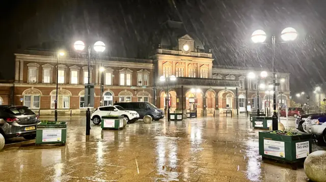 Heavy rain and wind at Norwich train station. Feeling mild.