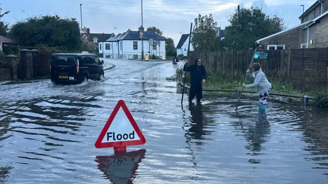 Residents unclog drains