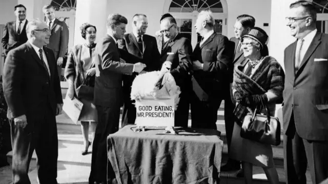 JFK pardoning turkey