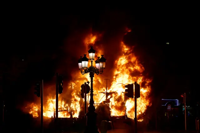 Fires burn in Dublin during rioting