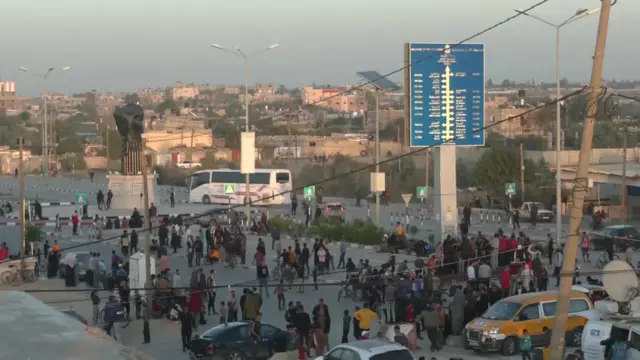 People waiting on Egypt side of Rafah crossing