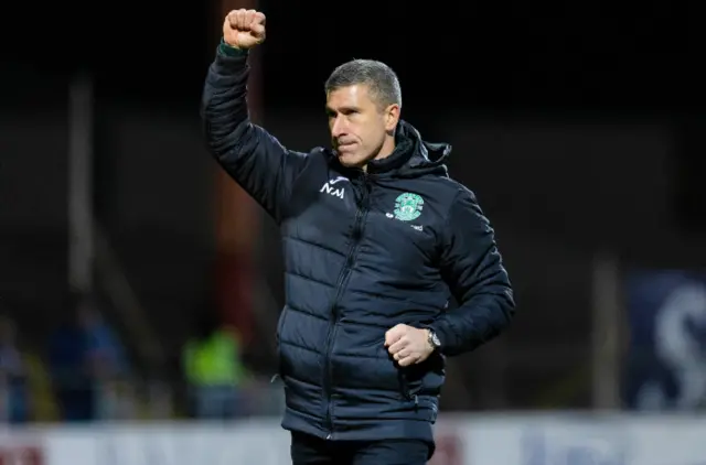 Nick Montgomery salutes Hibs fans