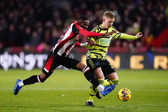 Frank Onyeka and Oleksandr Zinchenko compete for the ball.