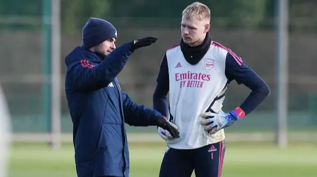 Arsenal manager Mikel Arteta talks to goalkeeper Aaron Ramsdale