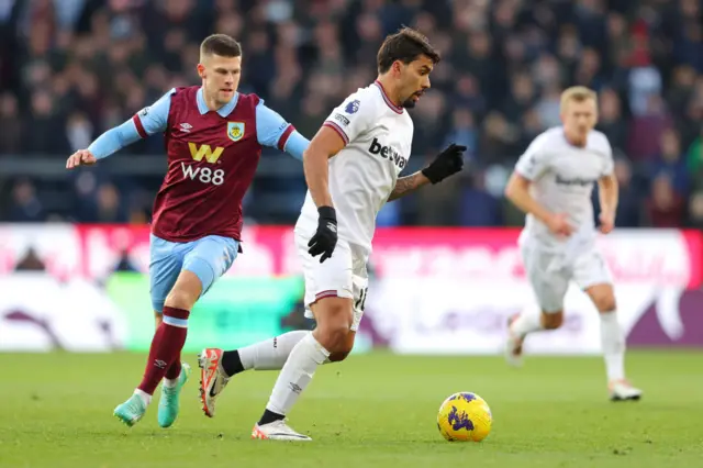 Gudmundsson and Paqueta follow the ball.