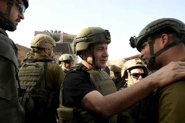 Benjamin Netanyahu meets troops