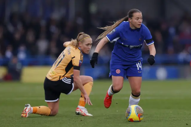 Fran Kirby with the ball at her feet.