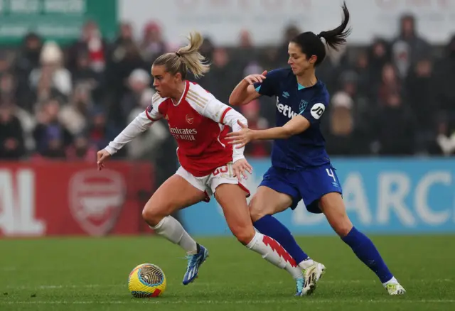 Alessia Russo turning with the ball at her feet.