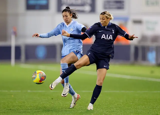 Leila Ouahabi  challenges for the ball with Celin Bizet Ildhusoy