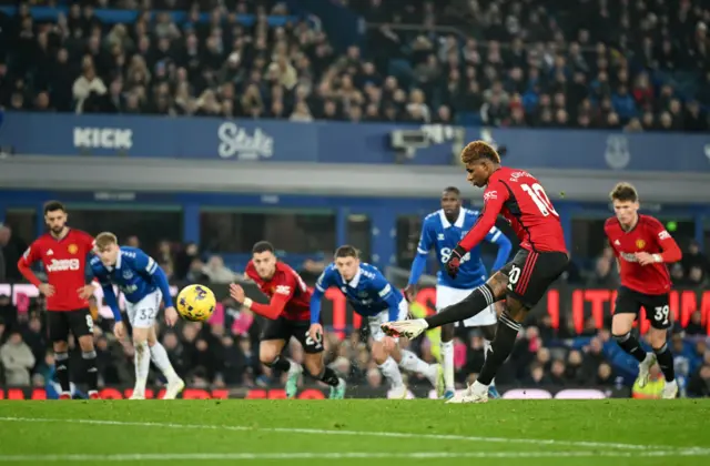 Marcus Rashford scores penalty