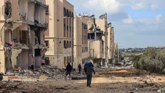 Palestinians inspect the destruction caused by Israeli strikes in Wadi Gaza, in the central Gaza Strip on November 28, 2023, amid a truce in battles between Israel and Hamas. A truce between Israel and Hamas entered a fifth day on November 28 after the deal was extended to allow further releases of Israeli hostages and Palestinian prisoners