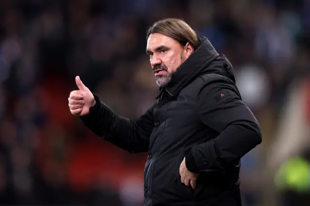 Daniel Farke gives a thumbs up