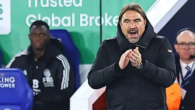 Leeds manager Daniel Farke claps