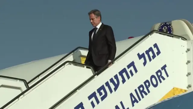 Antony Blinken getting off the plane in Israel