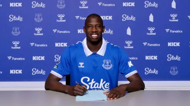 Abdoulaye Doucoure signing a new contract at Everton