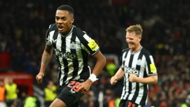 Joe Willock celebrates scoring against Manchester United