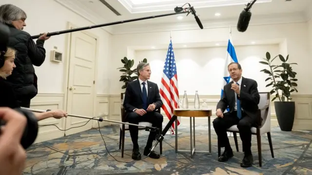 Israel's President Isaac Herzog and U.S. Secretary of State Antony Blinken hold a meeting in Tel Aviv, Israel on November 30, 2023, following the announcement of an extension of the truce between Israel and Hamas just before it was due to expire. SAUL LOEB/Pool via REUTERS