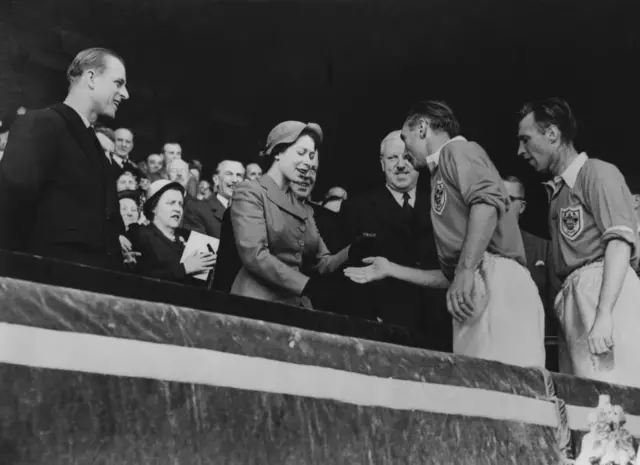 Stanley Matthews receives his winners' medal from the Queen.