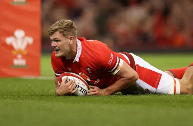 Taine Plumtree scores a try for Wales