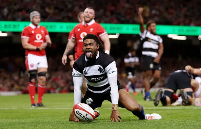 Simione Kuruvoli scores a try for Barbarians