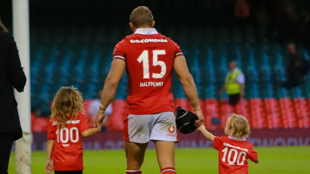 Leigh Halfpenny with his children