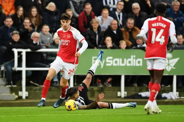 Havertz runs past Guimaraes on the floor.