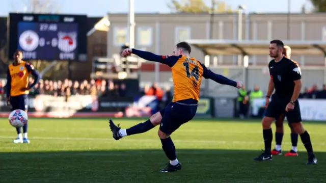 Ben Davies scores free-kick for Slough