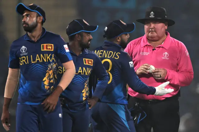 Kusal Mendis talks to Marais Erasmus