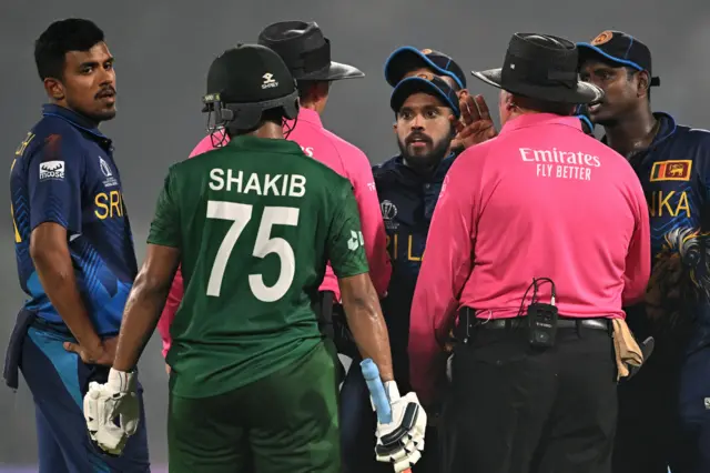 Kusal Mendis and the Sri Lanka players surround umpires Richard Illingworth and Marais Erasmus