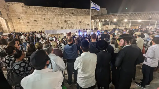 Israelis gather by the Western Wall, in Jerusalem, to mark 30 days of fighting with Hamas in Gaza