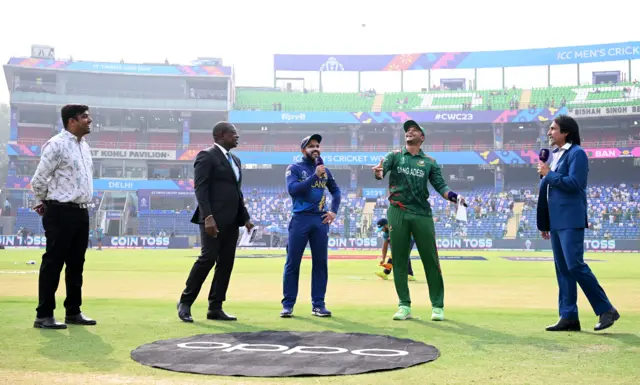 Kusal Mendis and Shakib Al Hasan at the toss