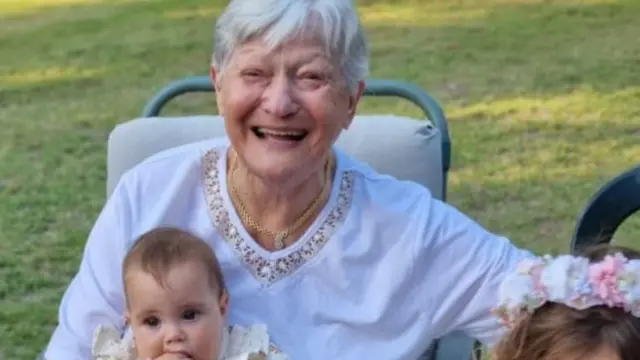 Yafa Adar with her great-grandchildren