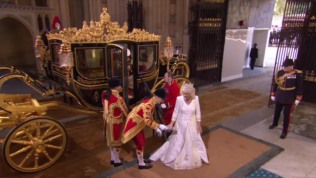 The Queen leaving the carriage