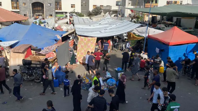 Displaced Palestinians outside Al-Shifa hospital