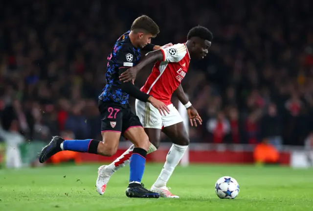 Bukayo Saka of Arsenal on the ball