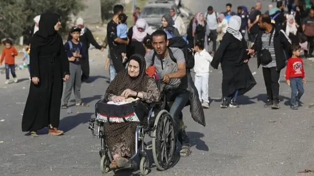 Palestinians leave from the northern part of the Gaza to flee the central and southern parts of the Gaza Strip