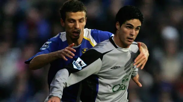 Portsmouth player Gary O'Neil and Everton's Mikel Arteta