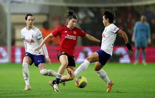 Lucia Garcia on the ball for Manchester United takes on a Spurs player