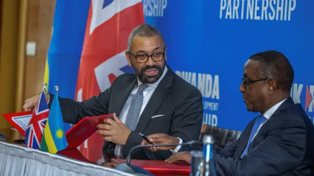 James Cleverly with Rwandan Minister of Foreign Affairs Vincent Biruta as they sign a new treaty in Kigali