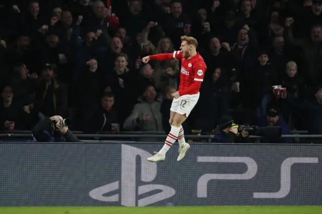 Yorbe Vertessen celebrates