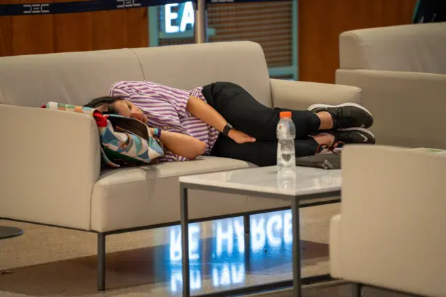 Woman at COP28 venue as negotiations go into overtime (12 December 2023)
