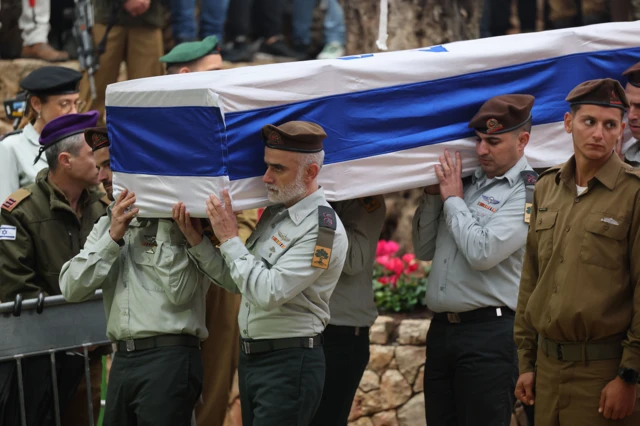 Israeli soldiers carry the coffin of IDF Lieutenant Colonel, Tomer Grinberg, during his funeral