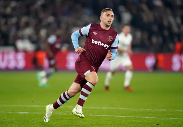 Jarrod Bowen running on the pitch for West Ham