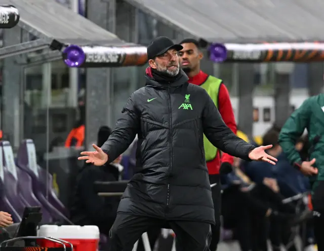 Jurgen Klopp remonstrating on the touchline