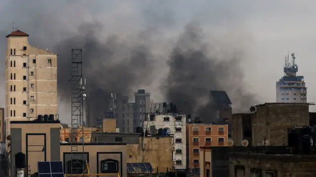 Smoke rising over Khan Younis, 14 Dec 2023