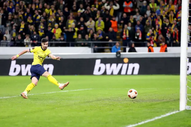 Mohammed Amoura of Union Saint-Gilloise scores