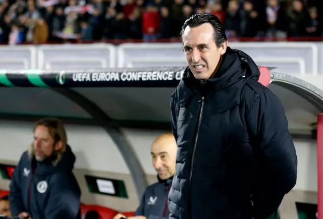 Unai Emery clenches his teeth on the touchline