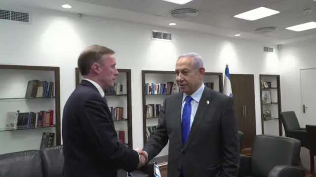 Benjamin Netanyahu shakes hands with Jake Sullivan