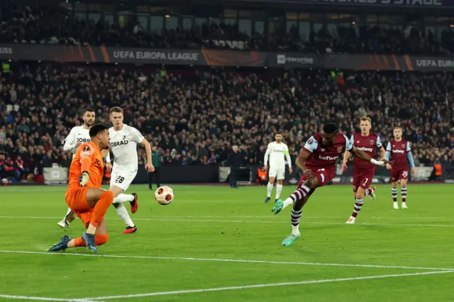 Mohammed Kudus of West Ham United scores